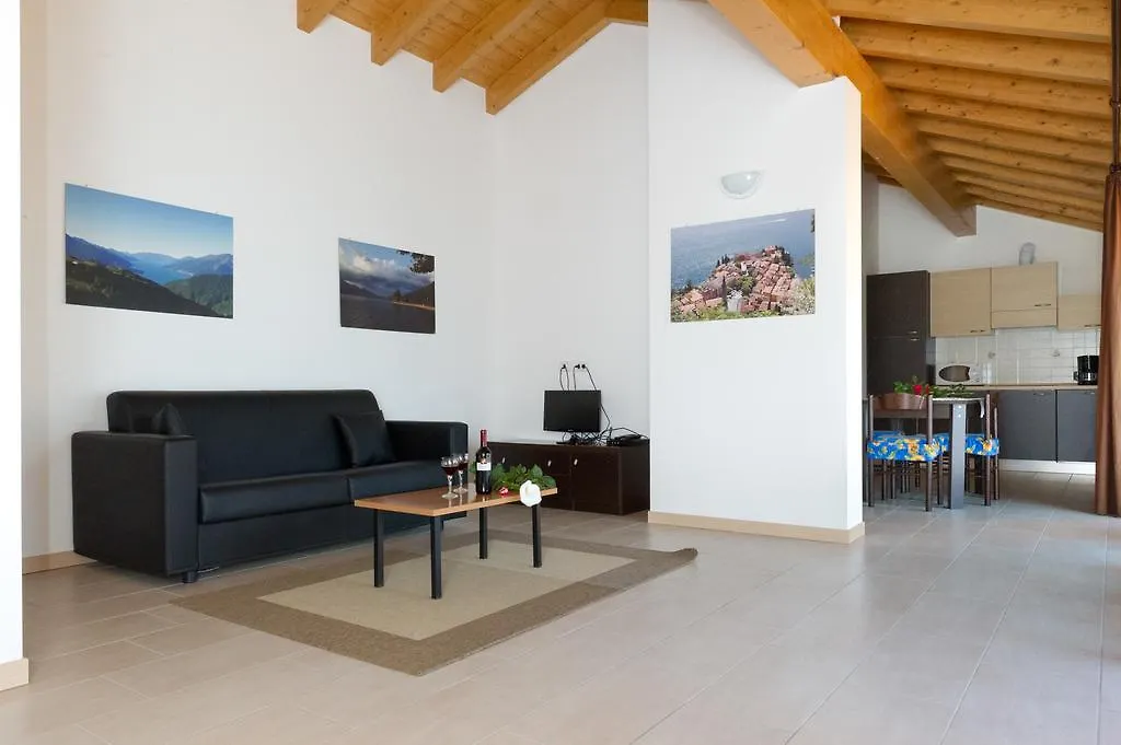 Residence Le Azalee & Spa Vercana Apartment