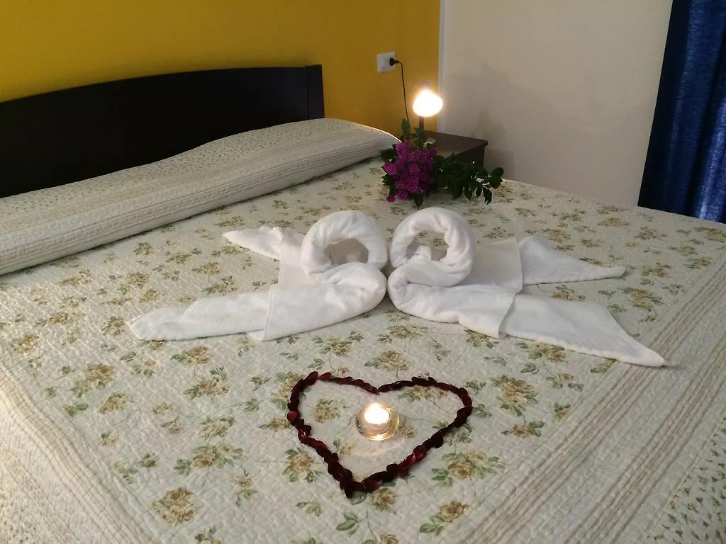 Residence Le Azalee & Spa Vercana 0*,